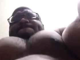 Huge muscle bear dancing 4U