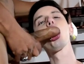 Cara devorando novinho