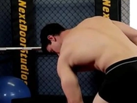 Muscular gym hunk solo milking cock till cum