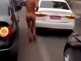 é¦¬è·¯ä¸Šè£¸å¥”