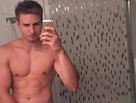 Lucas Garó_falo desnudo - Youtuber argentino