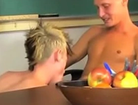 Gay big cock bareback sex tube and guy vs twink emo movie It'_s