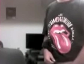 Mi amigo rockero se pajea para mi